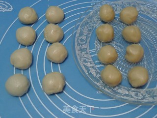 【苏式鲜肉月饼】出炉那一刻的新鲜美味的做法步骤：5