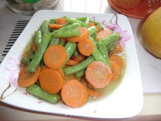 清炒刀豆胡萝卜的做法步骤：3