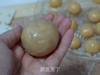 【广式莲蓉蛋黄月饼】挑战最经典的广式月饼的做法步骤：13