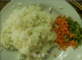 懒人的便餐---蛋炒饭的做法步骤：1