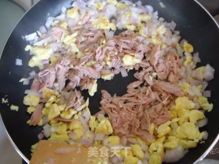 【沸腾你的美食梦想】--金枪鱼洋葱炒蛋的做法步骤：5