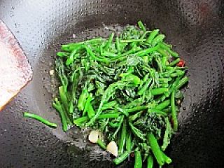 清炒南瓜秧的做法步骤：8