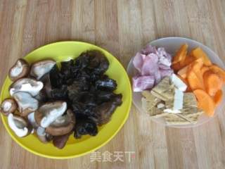香茹黑木耳炒肉片的做法步骤：1