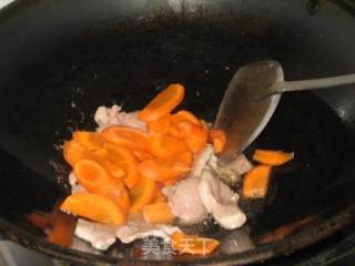 香茹黑木耳炒肉片的做法步骤：4
