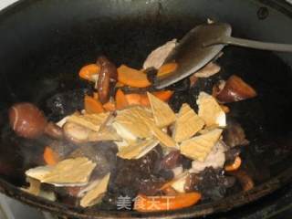 香茹黑木耳炒肉片的做法步骤：6