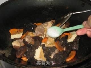香茹黑木耳炒肉片的做法步骤：7