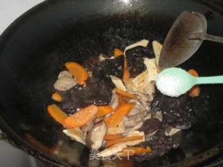 香茹黑木耳炒肉片的做法步骤：9