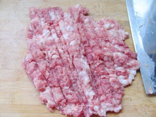 美食带来新享受——萝卜鲜肉花环水饺的做法步骤：4