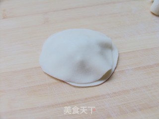 美食带来新享受——萝卜鲜肉花环水饺的做法步骤：11