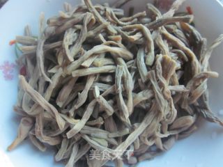 长豆角炒肉的做法步骤：1