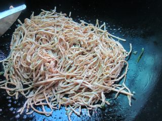 娃娃菜炒云丝的做法步骤：4
