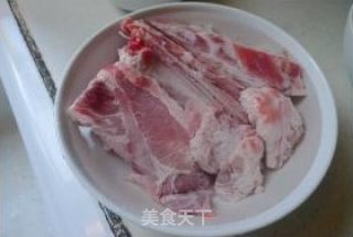 土豆炖排骨的做法步骤：1