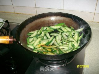 葱烧黄瓜片的做法步骤：6