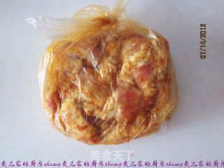 奥尔良猪肉披萨的做法步骤：1