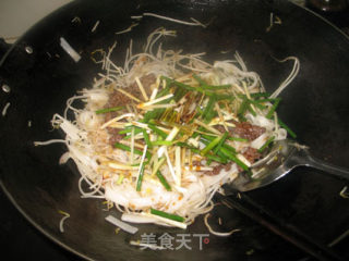 干炒牛河的做法步骤：10