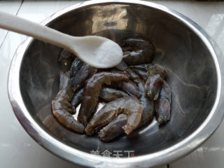 糖醋大虾的做法步骤：2