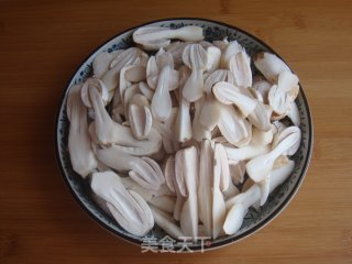 蚝油鸡腿菇的做法步骤：1