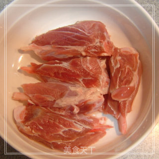 季节改变饮食也随之改变-----五香烤寸骨的做法步骤：1