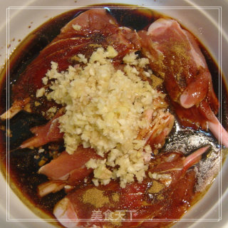 季节改变饮食也随之改变-----五香烤寸骨的做法步骤：3