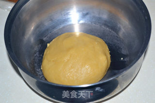 莲蓉蛋黄月饼的做法步骤：4