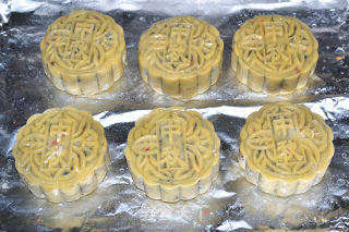 自制五仁月饼的做法步骤：16