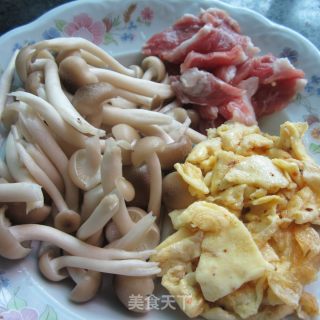 蛋皮姬菇肉片汤的做法步骤：1