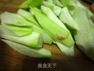 豉香肉片炒丝瓜的做法步骤：2