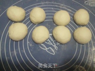 肉松薯蓉餐包的做法步骤：2
