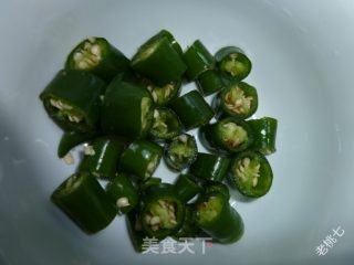 【老桃七厨房】辣炒双菇的做法步骤：5