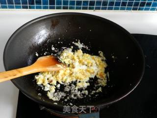 香菇酱炒饭的做法步骤：3