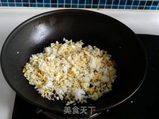 香菇酱炒饭的做法步骤：5