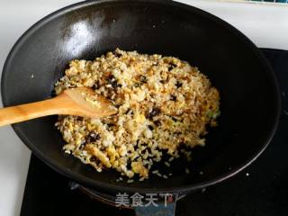 香菇酱炒饭的做法步骤：7