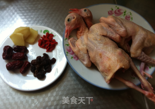 滋补圣品——鸽子汤的做法步骤：1