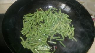 素炒豇豆的做法步骤：1