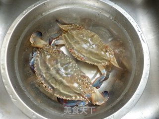 姜油炒螃蟹的做法步骤：1
