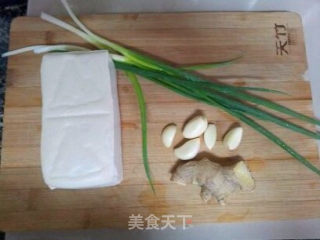香葱豆腐的做法步骤：1