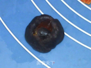 豆沙蛋黄月饼的做法步骤：12