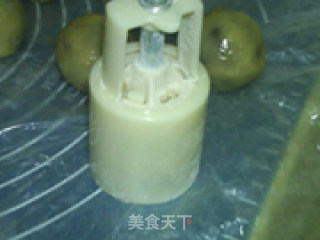 豆沙蛋黄月饼的做法步骤：23