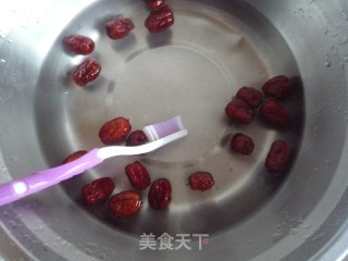 花生黄豆红枣汤的做法步骤：2