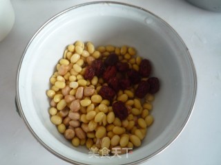 花生黄豆红枣汤的做法步骤：3
