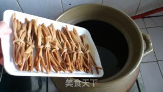 黄花菜山楂煲猪瘦肉的做法步骤：8