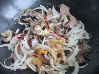 爆炒牛头肉——新疆味道的做法步骤：8