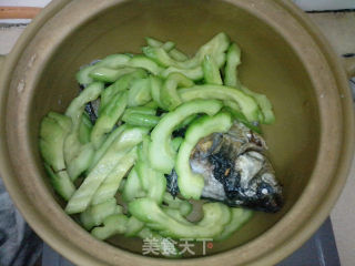 鲫鱼苦瓜肉丸汤的做法步骤：3