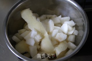 冰糖雪梨水的做法步骤：1