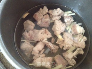 红菇养生系列之二——红菇小排汤的做法步骤：4