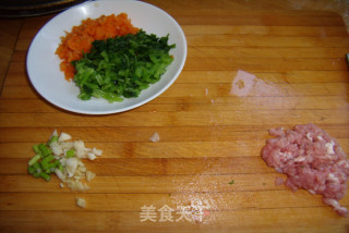 芹菜炒肉—— 最适合儿童的一道菜的做法步骤：2