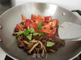 菇椒嫩牛肉的做法步骤：7