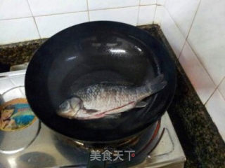 鲫鱼炖豆腐的做法步骤：3