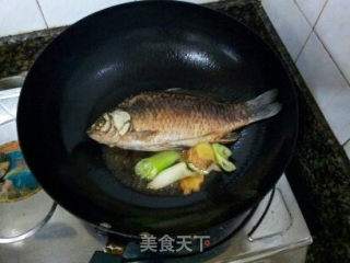 鲫鱼炖豆腐的做法步骤：5