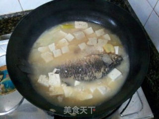 鲫鱼炖豆腐的做法步骤：8